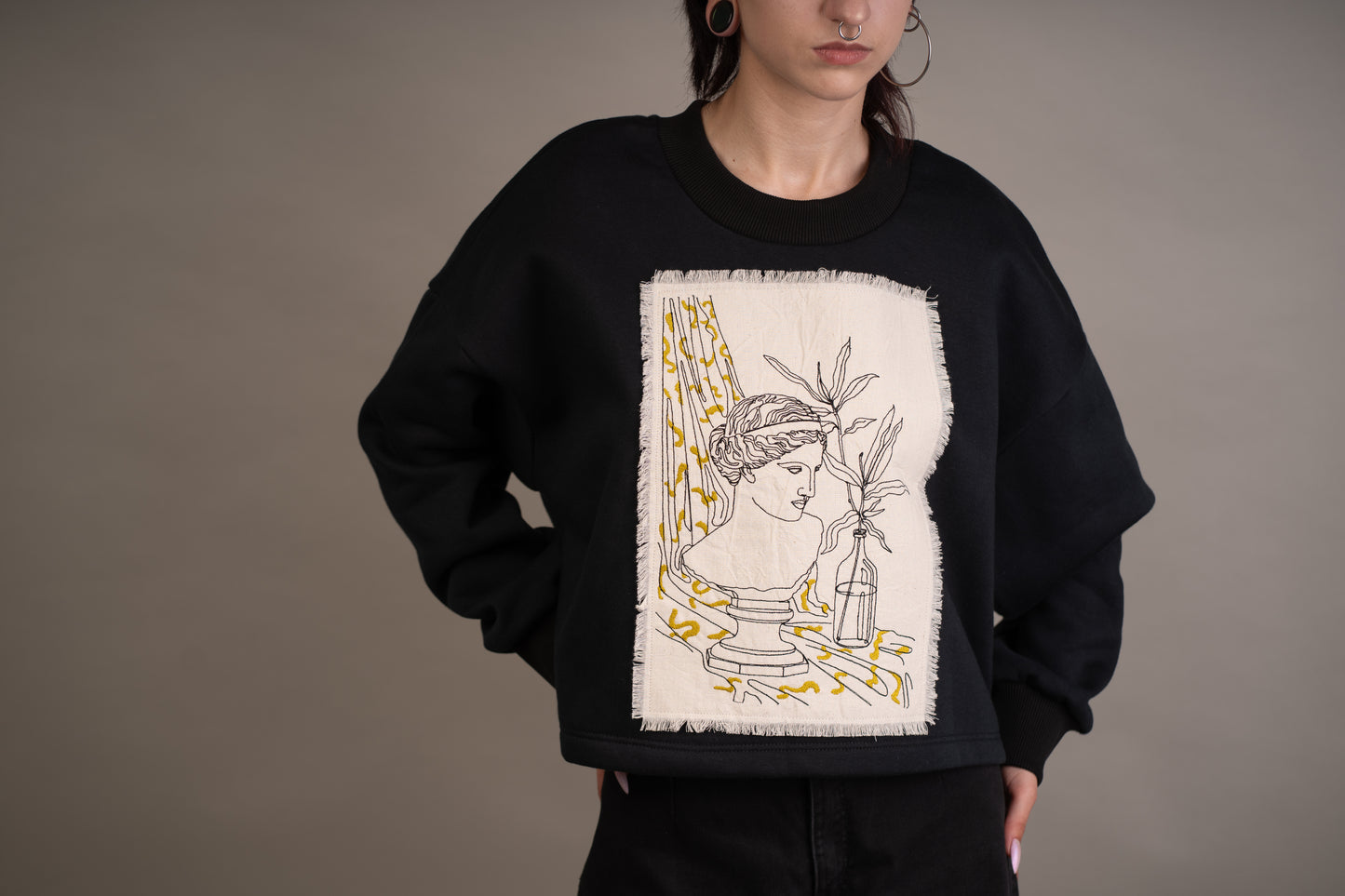 Women's graphic sweatshirt with still life embroidery