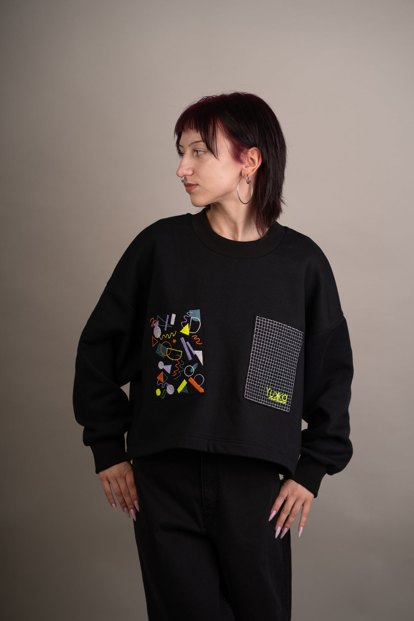 Women's graphic sweatshirt with funky embroidery on pockets