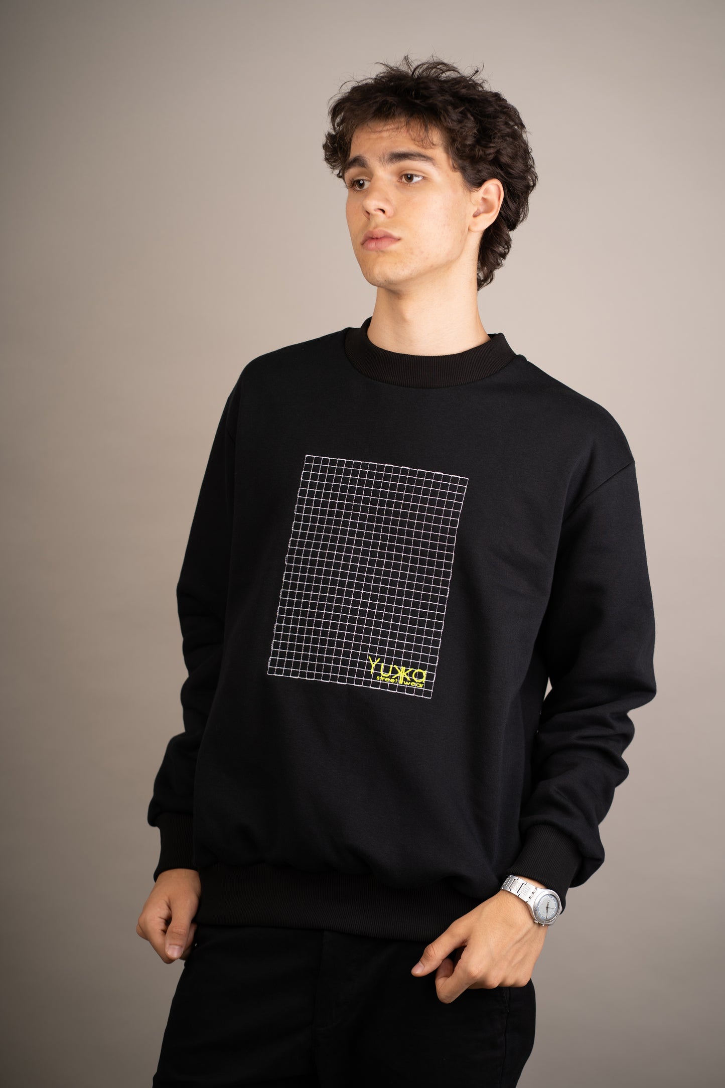 Men's graphic sweatshirt with grid and logo embroidery