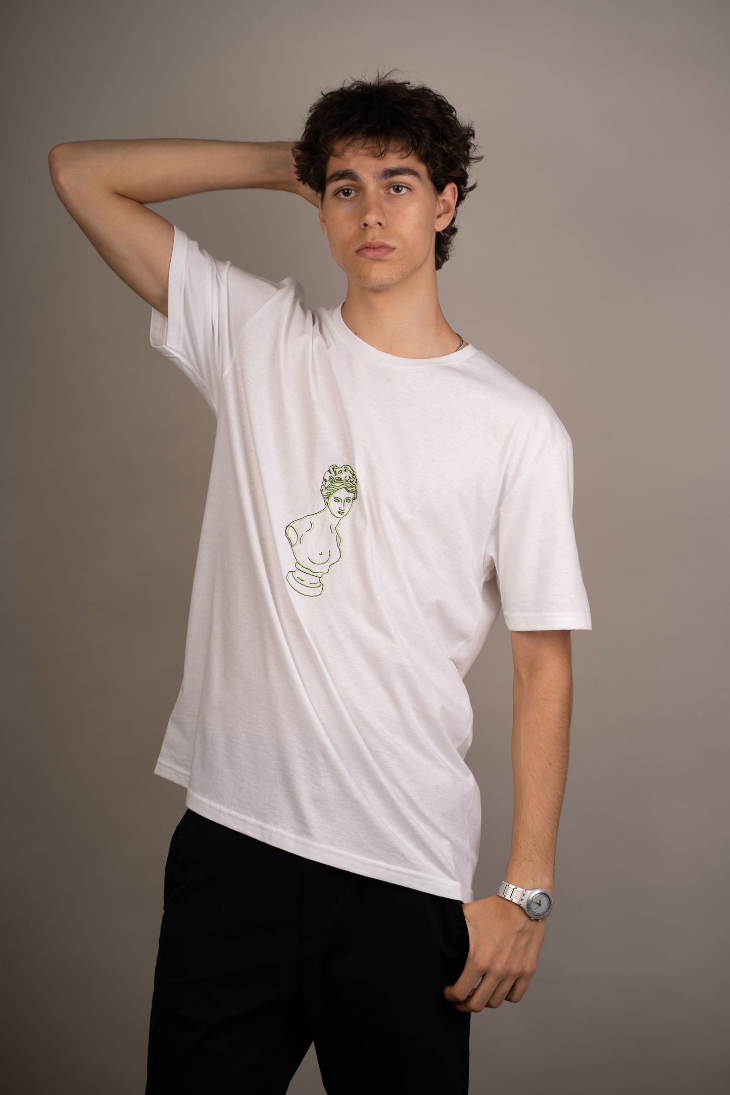 Men's graphic T-shirt with Aphrodite embroidery on chest