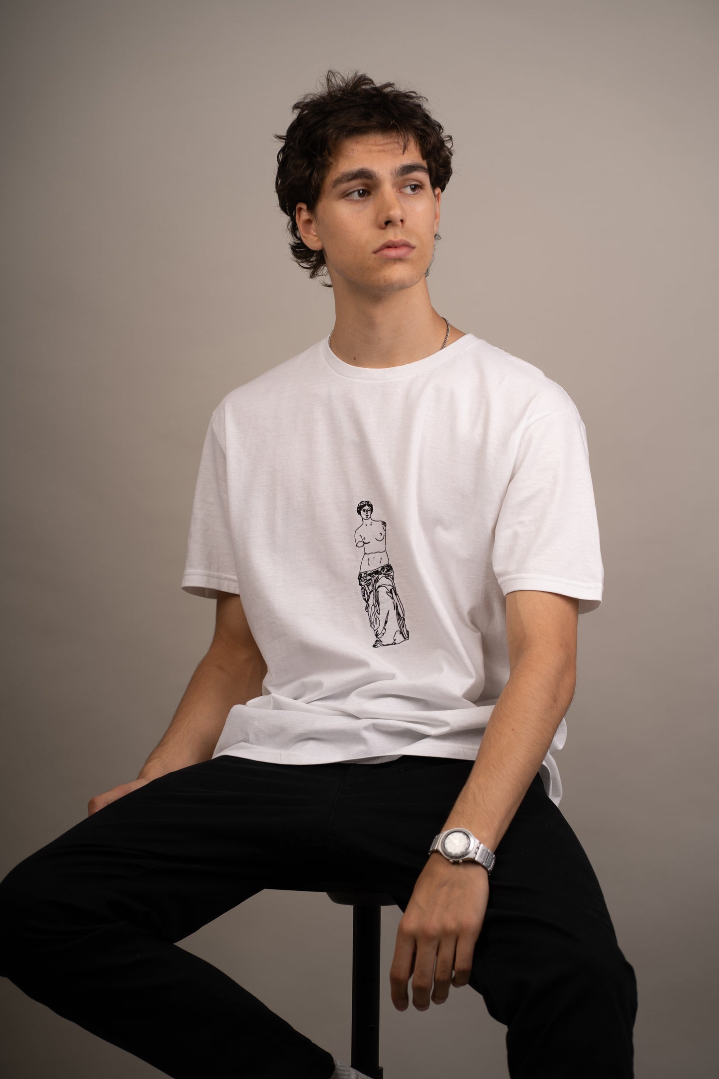 Men's graphic T-shirt with Aphrodite embroidery on chest