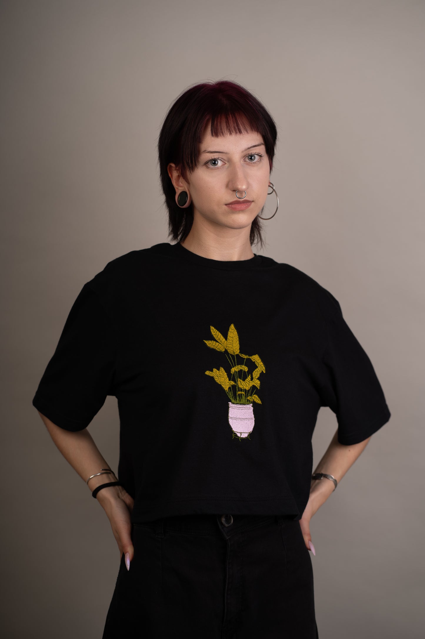 Women's graphic crop top with plant embroidery