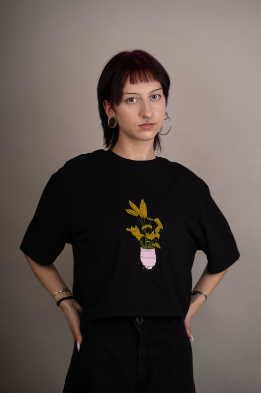 Women's graphic crop top with plant embroidery