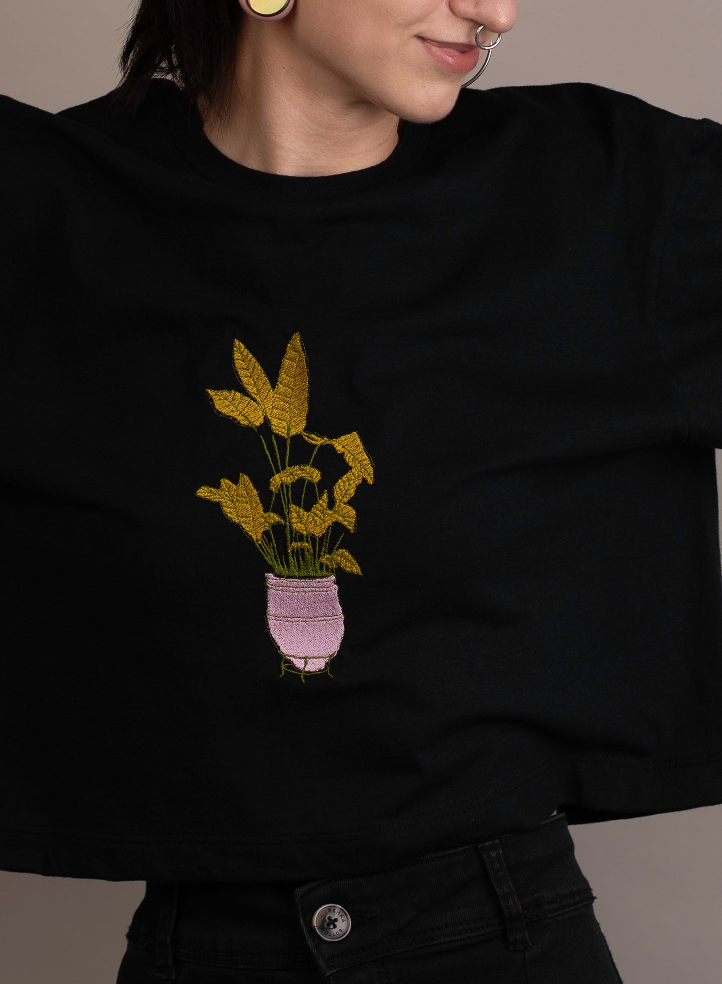 Women's graphic crop top with plant embroidery