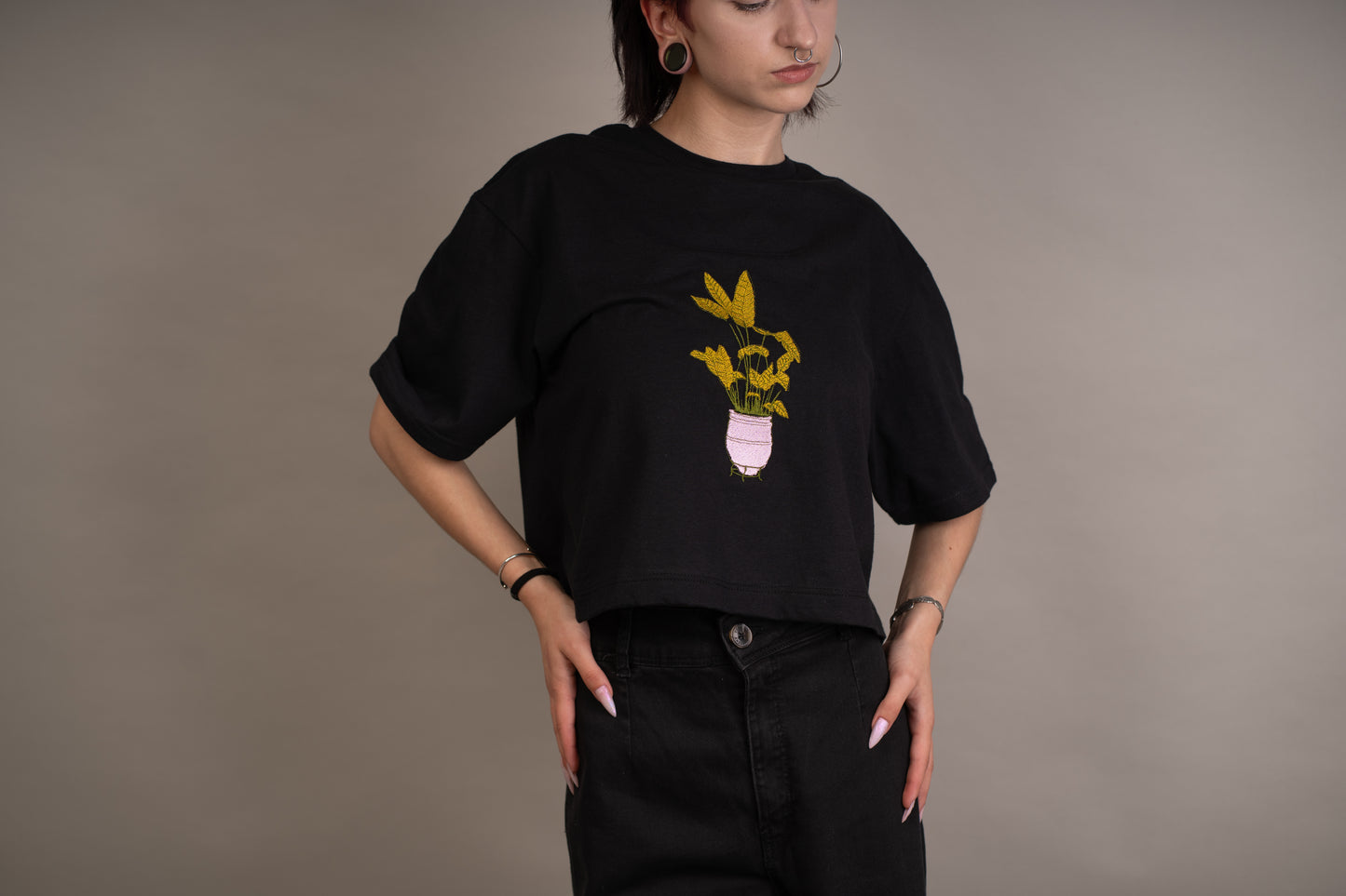 Women's graphic crop top with plant embroidery