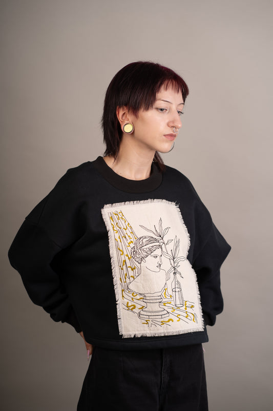 Women's graphic sweatshirt with still life embroidery