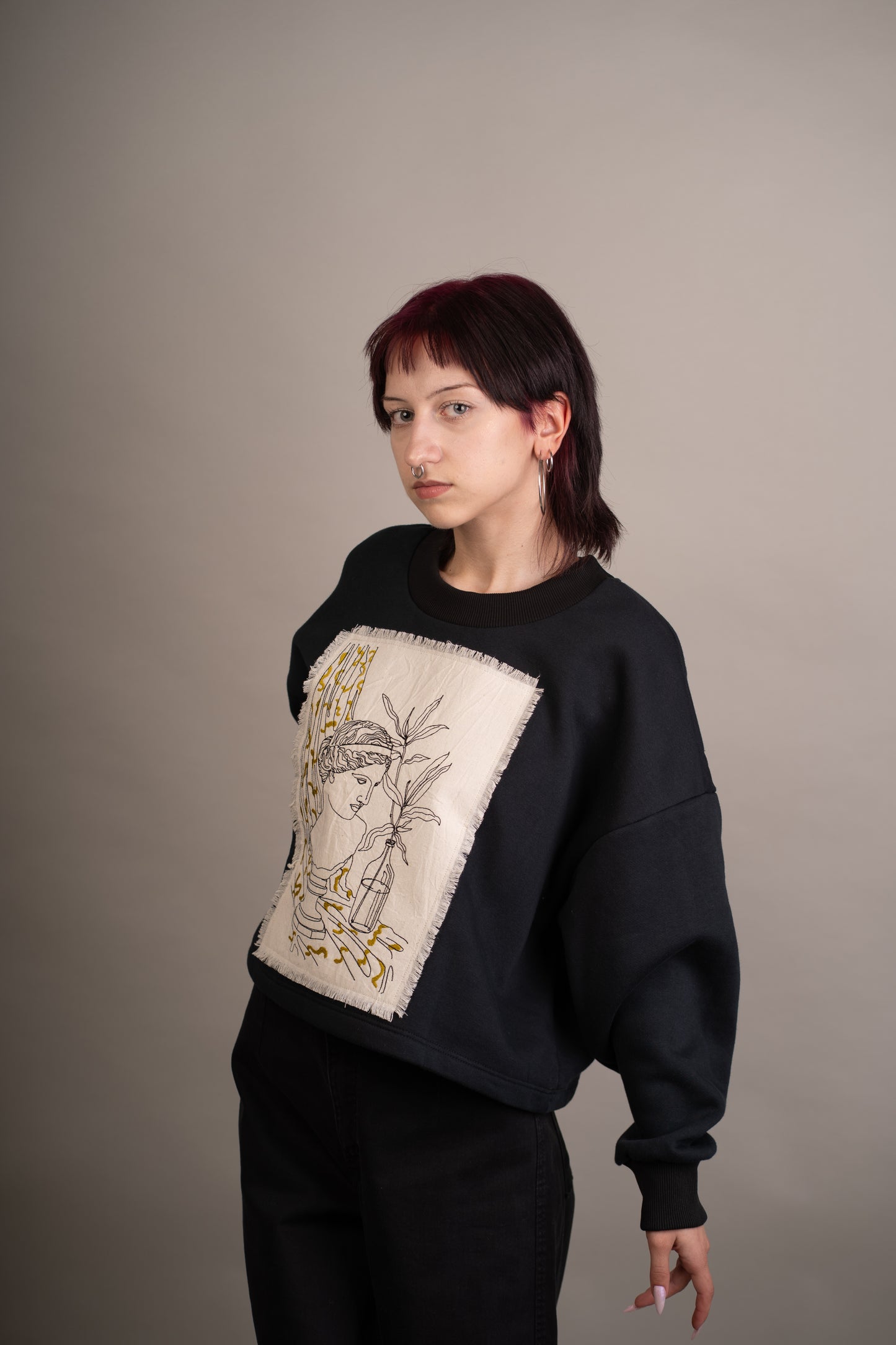 Women's graphic sweatshirt with still life embroidery
