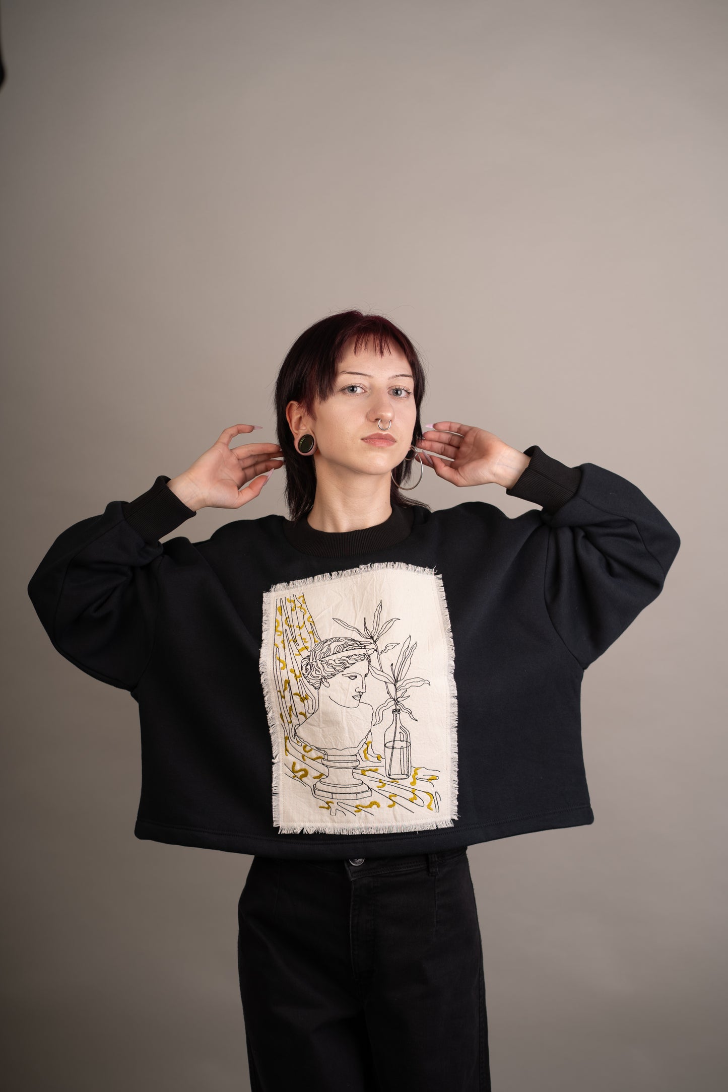 Women's graphic sweatshirt with still life embroidery