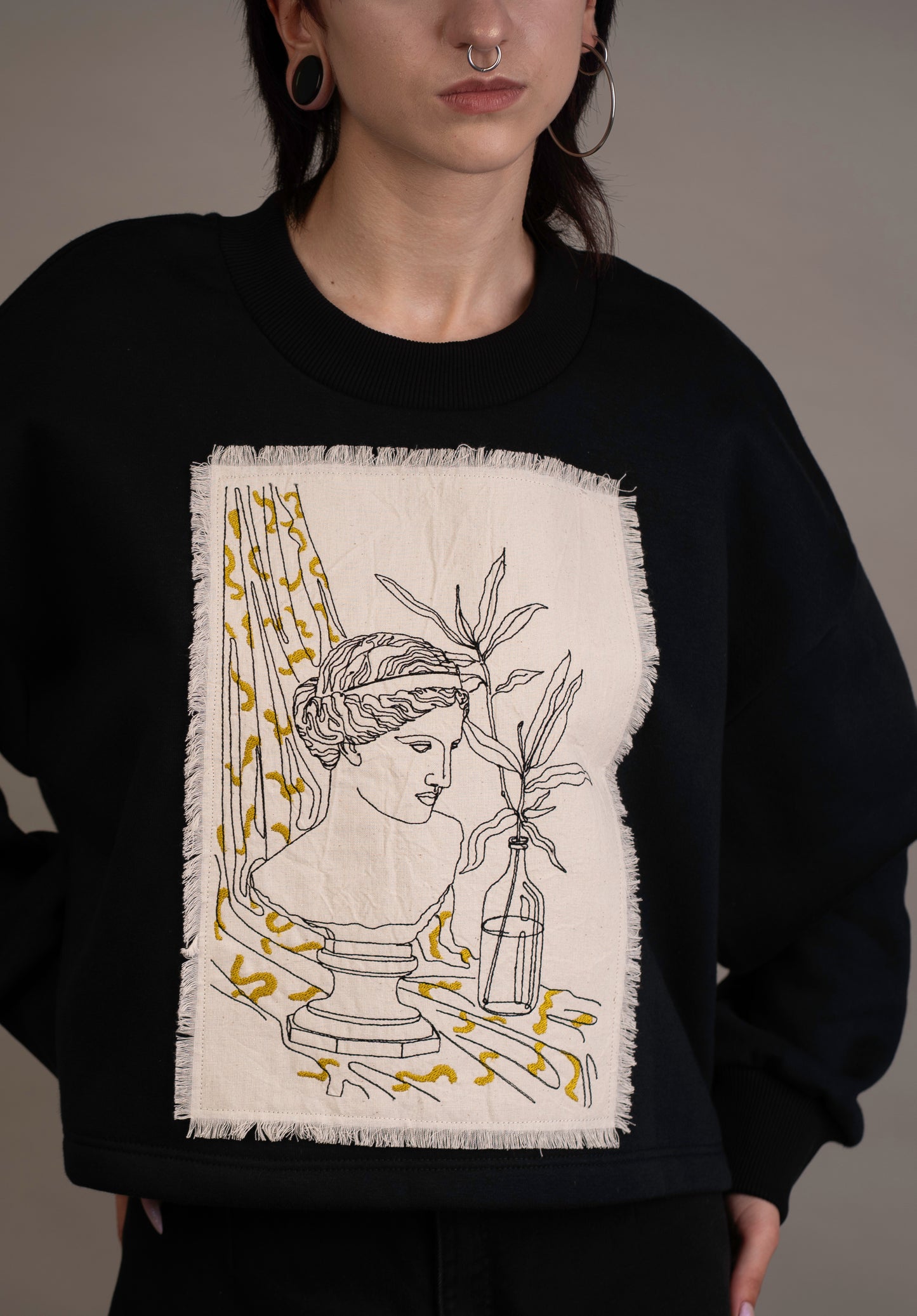 Women's graphic sweatshirt with still life embroidery