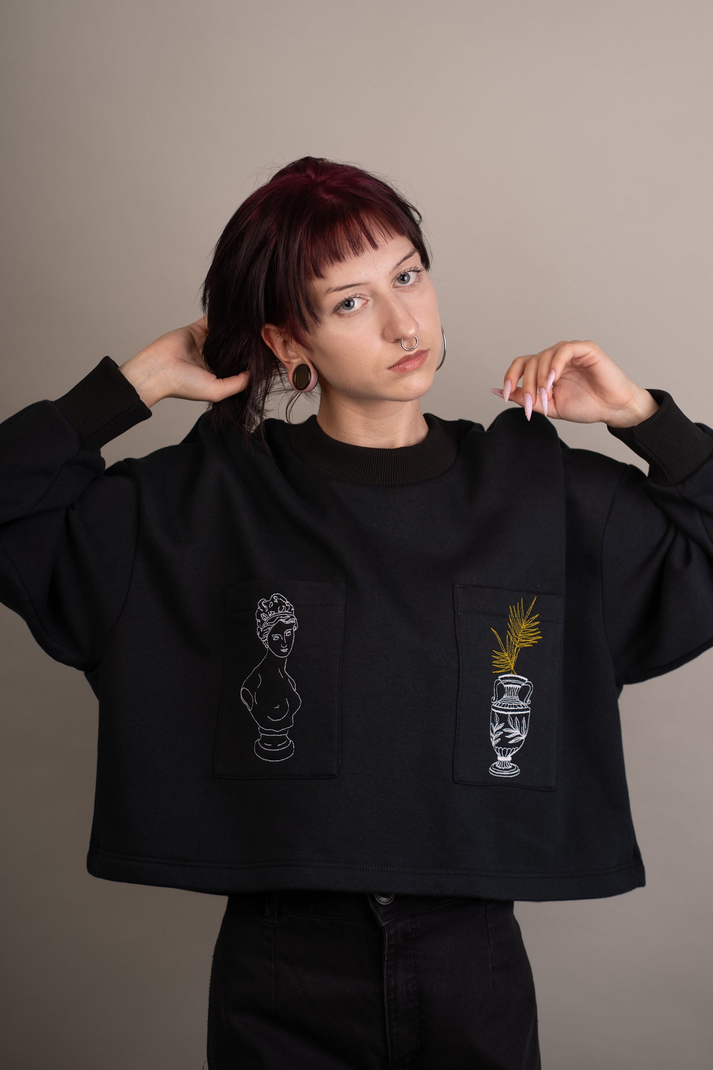 Women's graphic sweatshirt with vase and statue embroidery