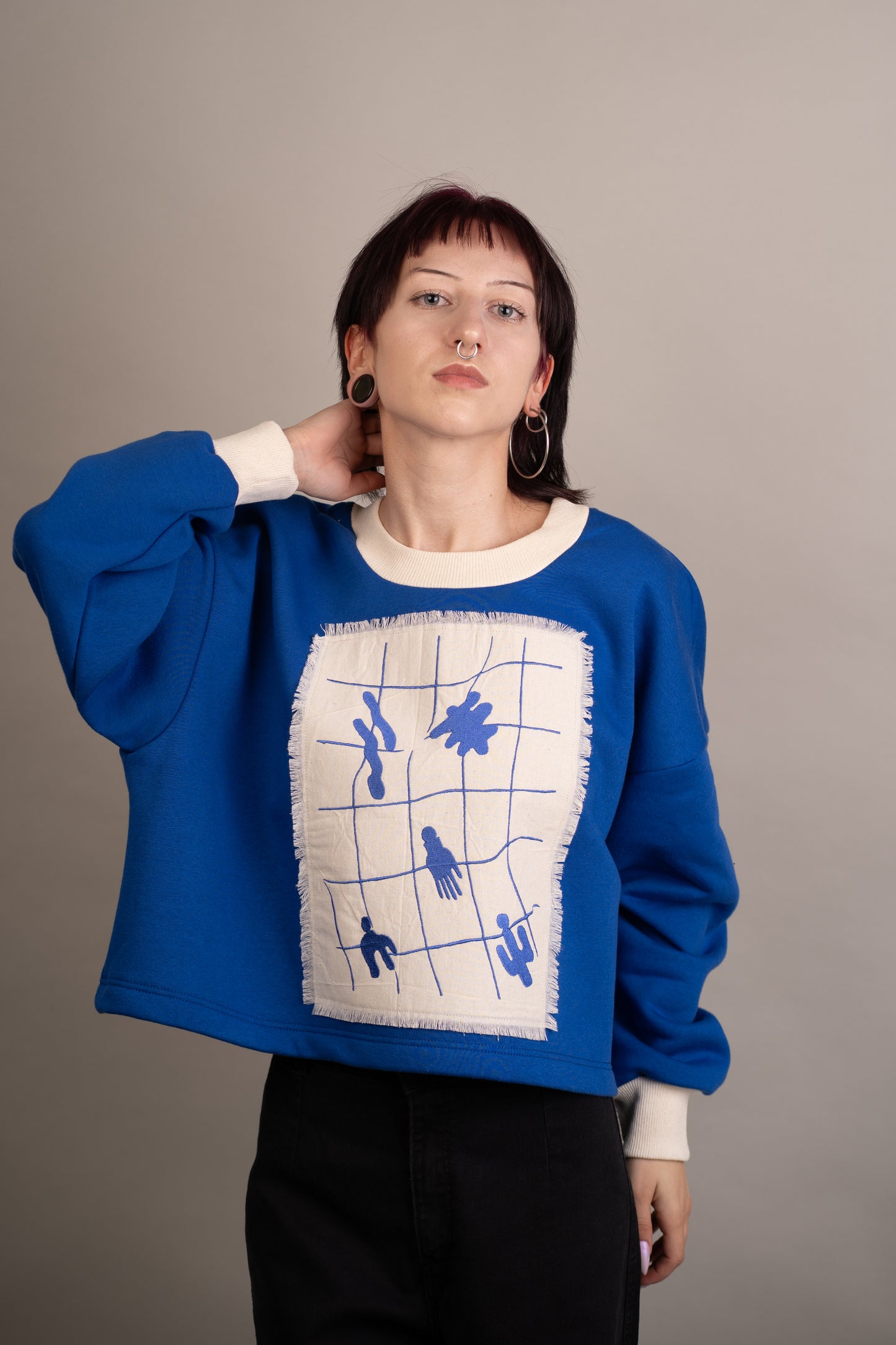 Women's graphic sweatshirt with abstract embroidery