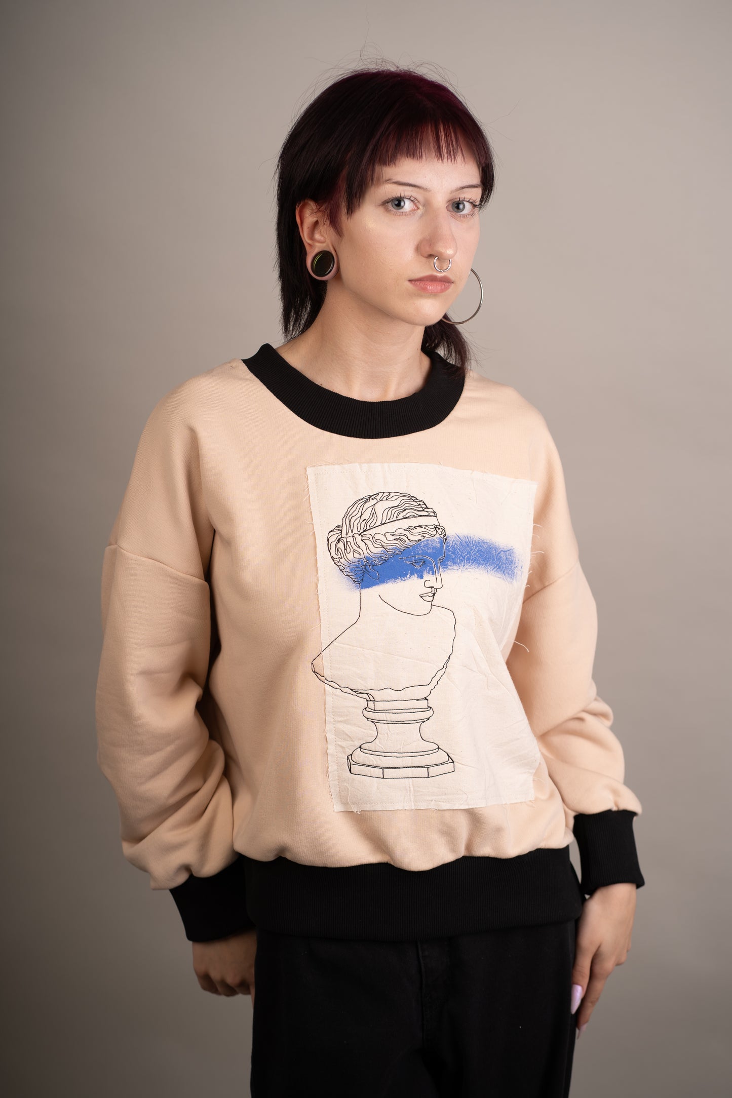 Women's sweatshirt with Aphrodite embroidery
