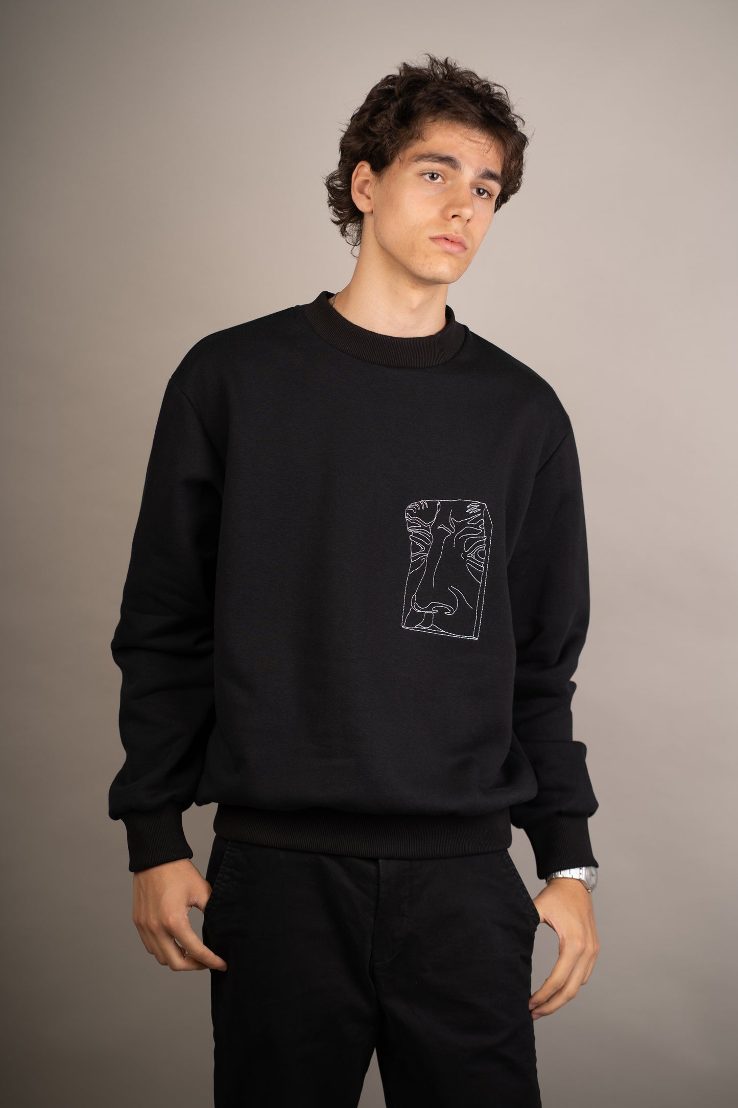 Men's graphic sweatshirt with nose detail embroidery