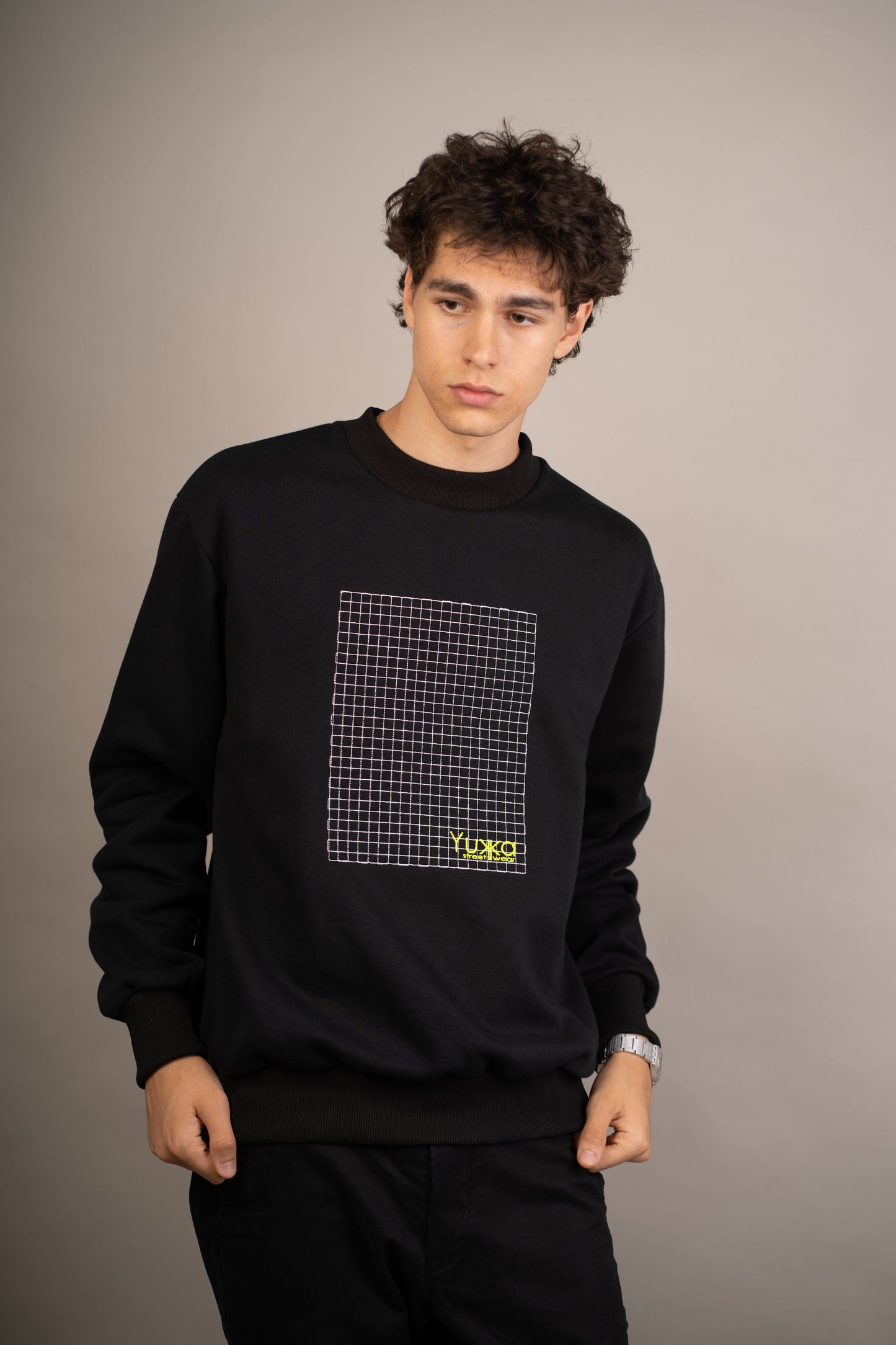 Men's graphic sweatshirt with grid and logo embroidery