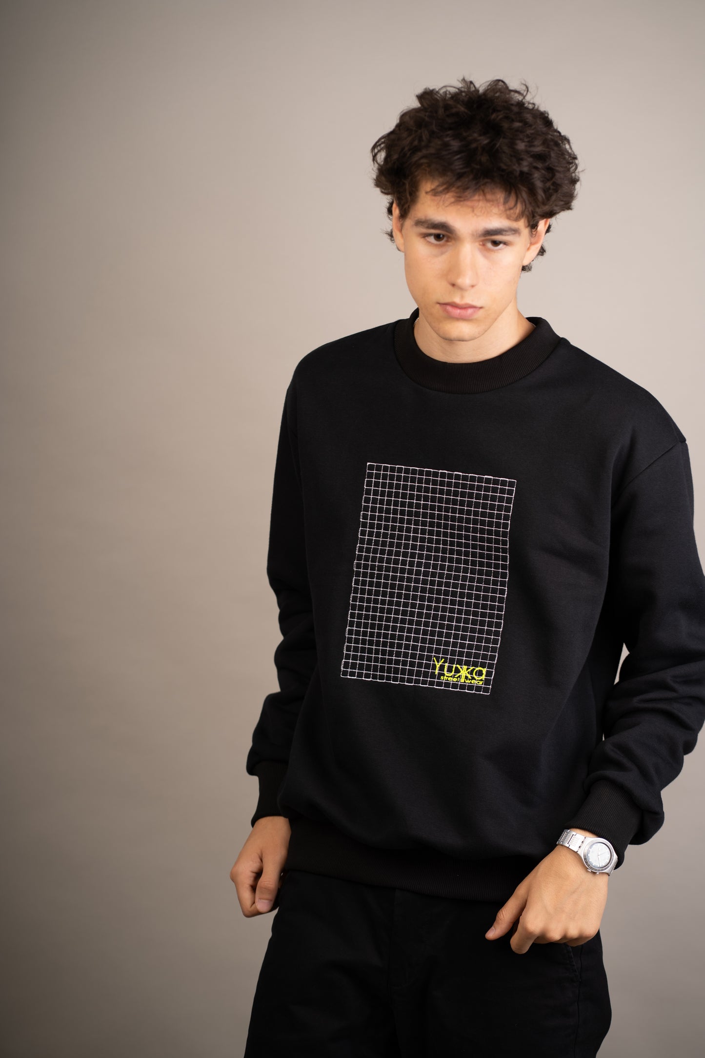 Men's graphic sweatshirt with grid and logo embroidery