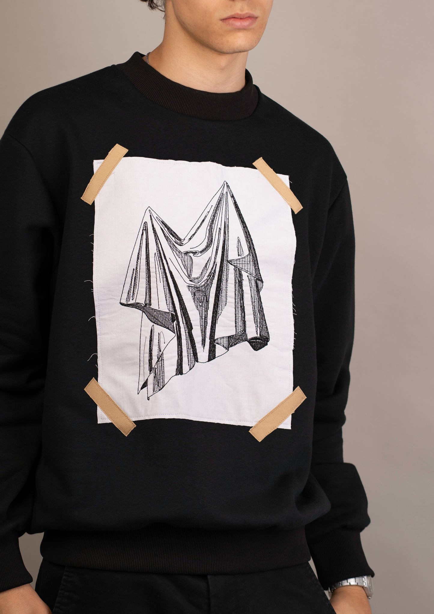Men's graphic sweatshirt with drapery embroidery