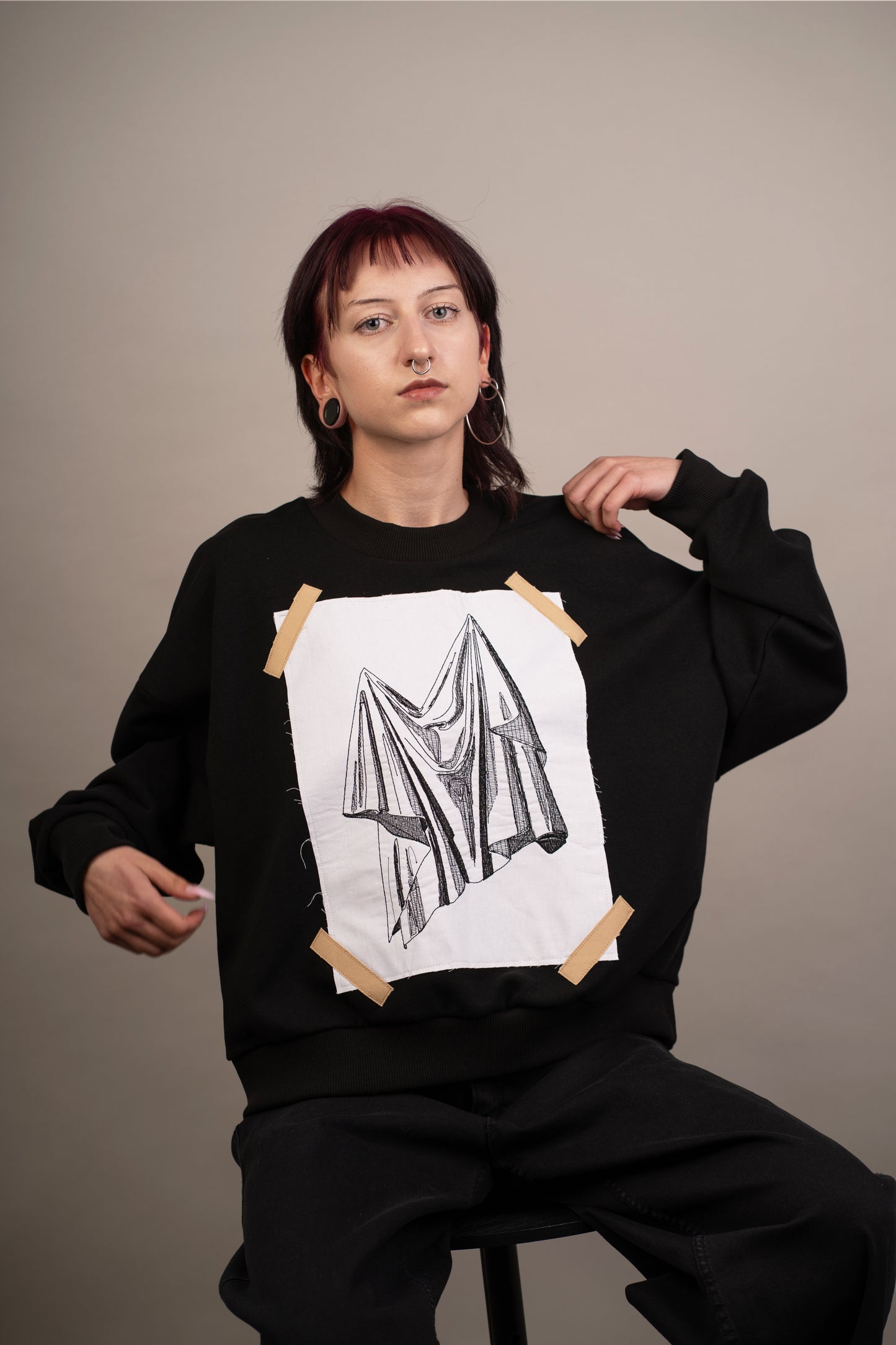 Women's graphic sweatshirt with drapery embroidery