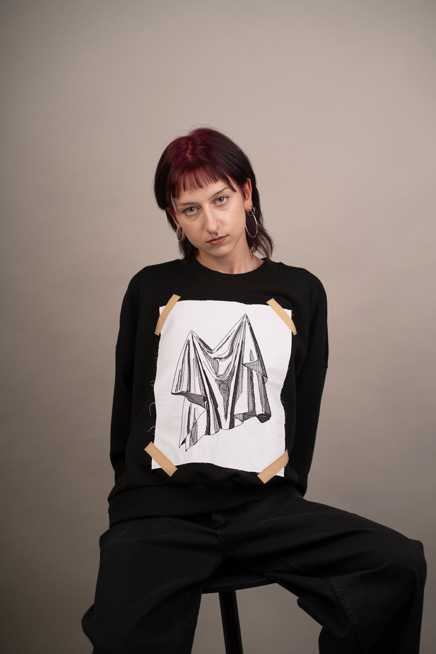 Women's graphic sweatshirt with drapery embroidery